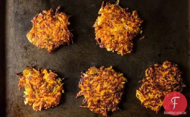 Batata Doce Pastinaga Latkes Com Queijo Feta E Alho-Poró
