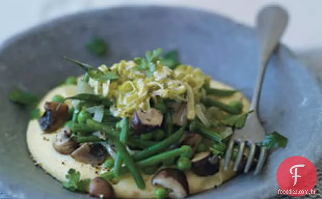 Polenta Com Feijão Verde, Cogumelos, Ervilhas E Alho-Poró