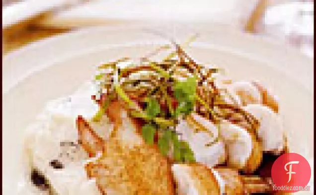 Lagosta Com Molho Pinot Noir, purê Salsify e alho-poró Frizled