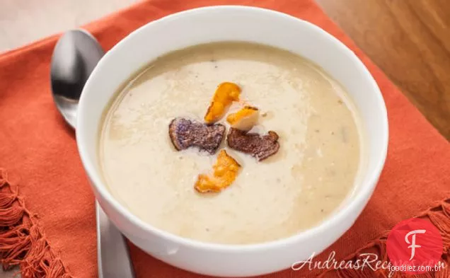 Sopa de alho-poró com mel de trufa branca