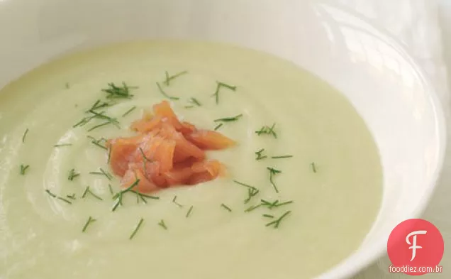 Erva-doce-sopa de batata com salmão defumado