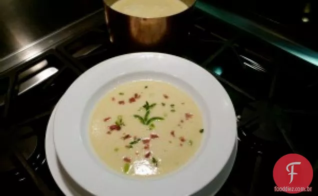 Sopa De Milho Cremosa Com Pedaços De Bacon