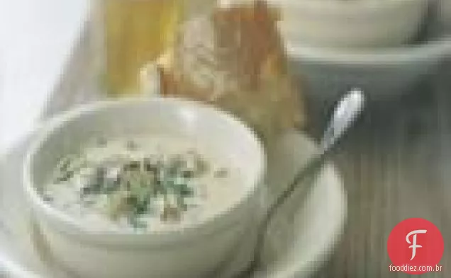 Sopa De Amêijoas Da Nova Inglaterra Com Alho-Poró E Bacon