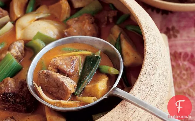 Carne esfumaçada e ensopado de Alho-Poró
