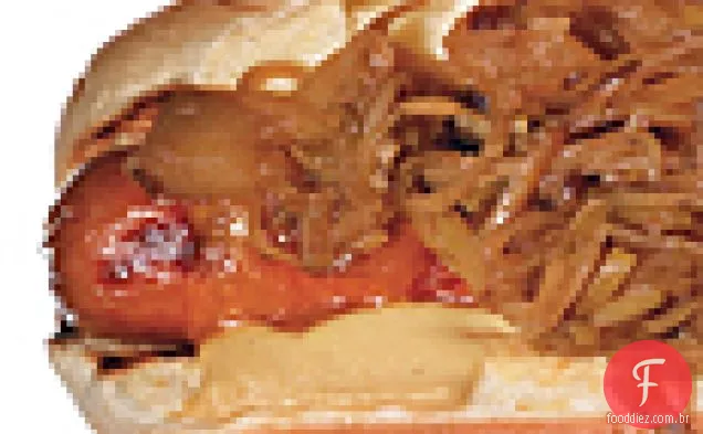 Cães Cheddar com alho-poró refogado com cidra e maçãs