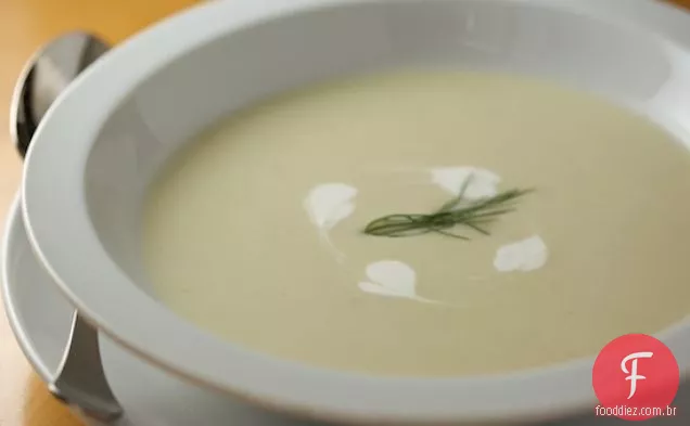 Sopa Cremosa De Erva-Doce E Alho-Poró