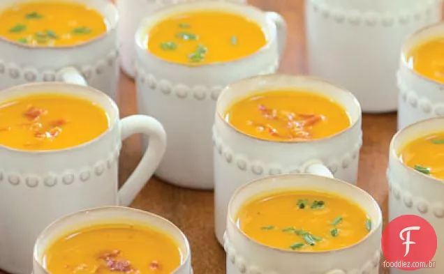 Sopa de batata-doce com batatas fritas Prosciutto