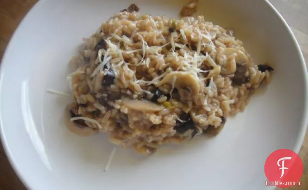 Cozinhe o livro: risoto com cogumelos, azeitonas e alho-poró