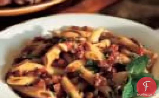 Penne Com Ragù De Cordeiro E Hortelã