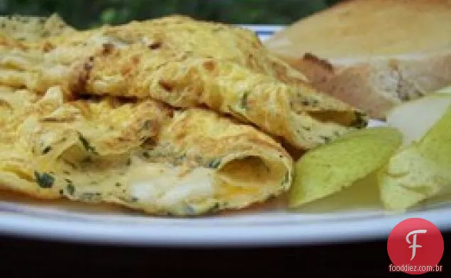 Rolo de omelete de queijo feta egípcio