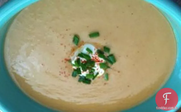 Sopa gelada de tomate e abacate