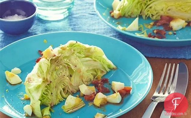 Salada de Iceberg com Molho Quente de Bacon