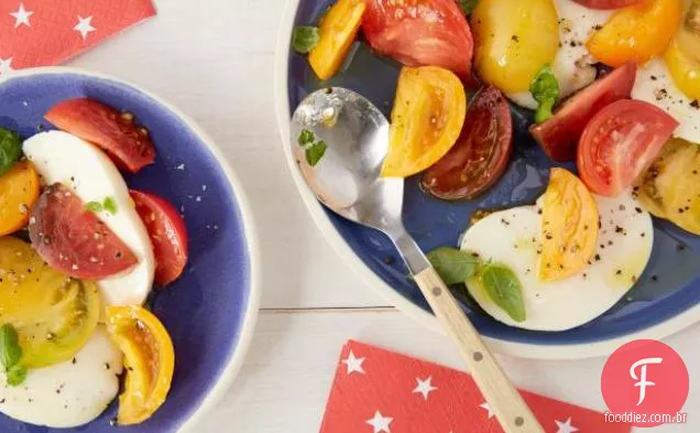 Salada de tomate, mussarela e manjericão
