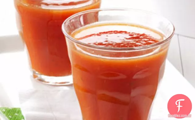 Suco de tomate picante