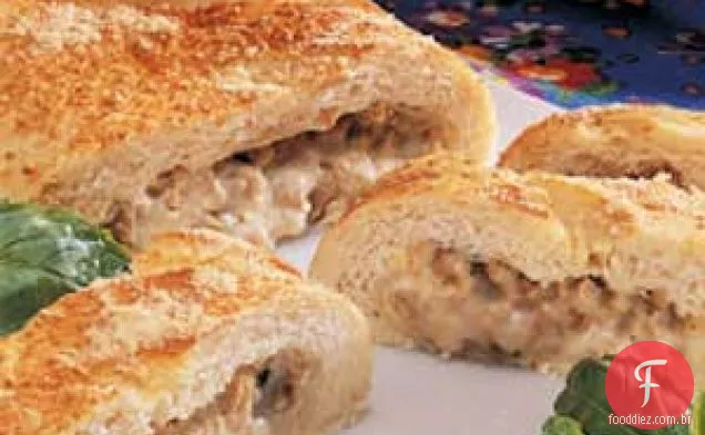 Stromboli de salsicha com queijo