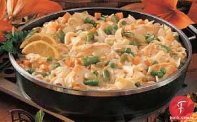 Ensopado de macarrão de peru
