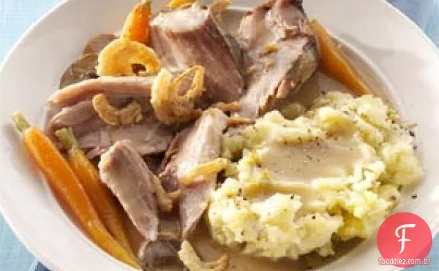 Salgados cogumelos e carne de porco assada com ervas