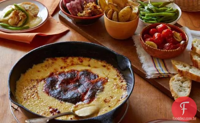 Queso Fundido com Poblanos Carbonizados e Acompanhamentos