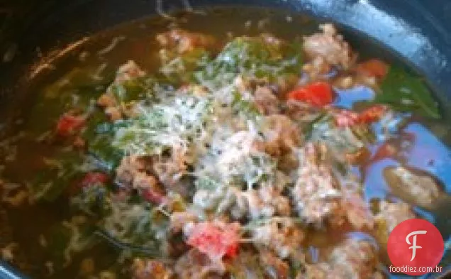 Sopa de Salsicha Toscana e Acelga