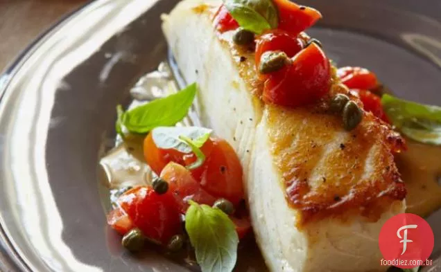 Halibute com Pepitas, Alcaparras, Tomate Cereja e Manjericão