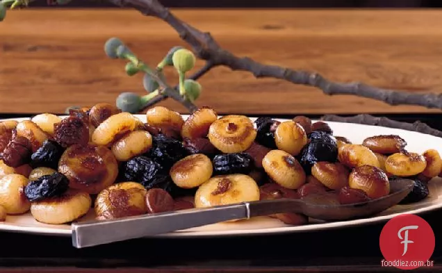 Cebolas caramelizadas com castanhas e ameixas