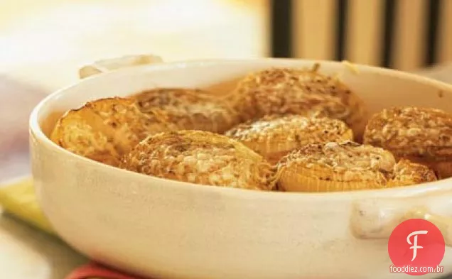 Cebola assada apimentada com sálvia e Gruyère