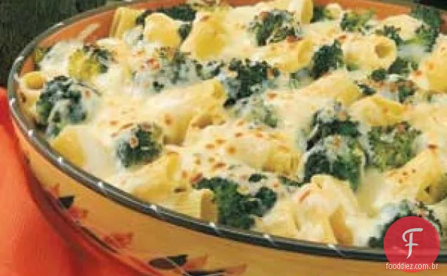 Rigatoni de brócolis com queijo