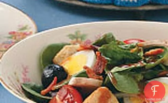 Salada de Espinafre com Molho Quente de Bacon