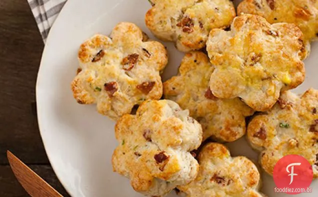 Bacon, Gruyere E Scones De Cebola Verde