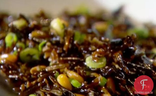 Pilaf de Arroz Selvagem com Nozes e Limão