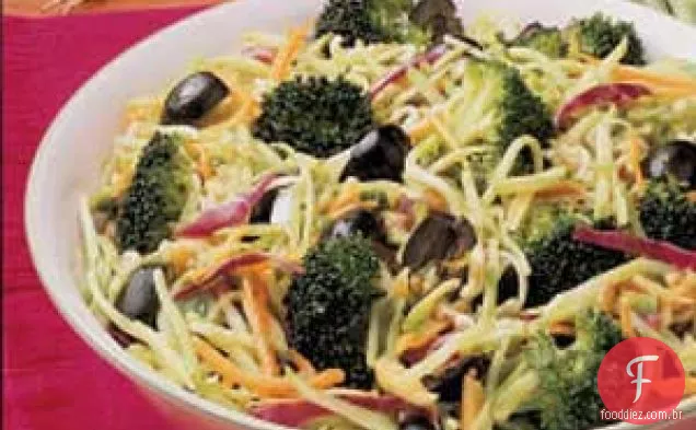 Salada de brócolis com nozes