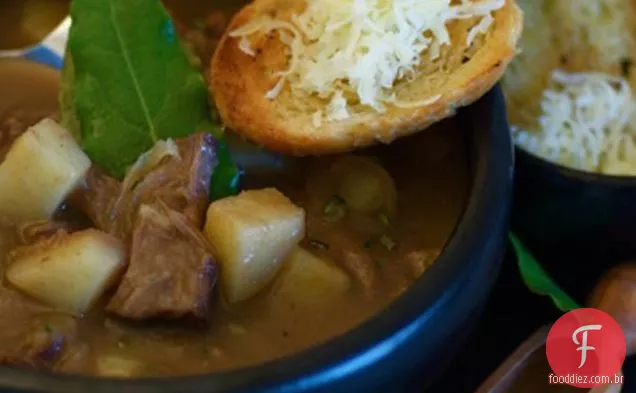 Oxtail E Caldo De Cebola Assado