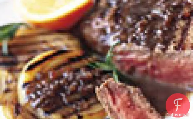 Bife grelhado e cebola com alecrim-molho de manteiga balsâmico