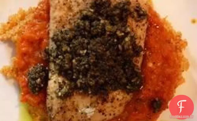 Mahi Mahi Grelhado Com Molho De Pimenta Assada E Pesto De Coentro