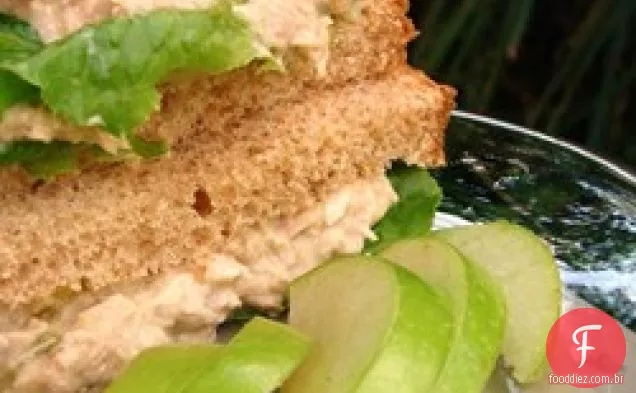Famoso recheio de sanduíche de salada Waldorf de atum da Darra