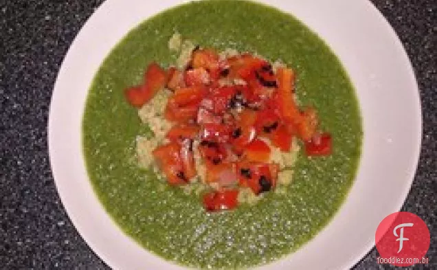 Sopa de Purê de Coisas Verdes com Quinoa e Relish de Pimenta