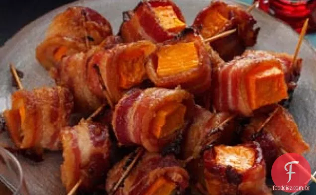 Picadas de batata doce embrulhadas em bacon