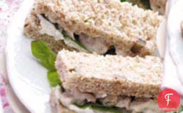 Sanduíches de Frango com Nozes