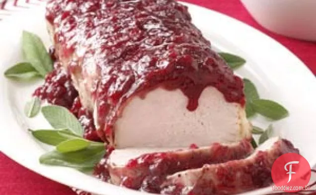Carne de porco assada saborosa com cobertura de cranberry