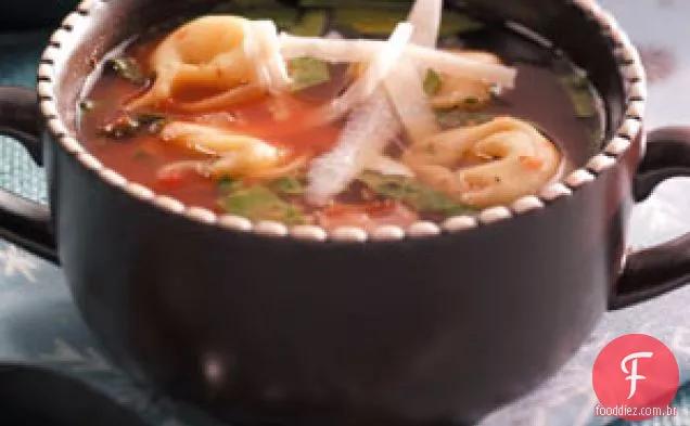 Sopa de tortellini festiva