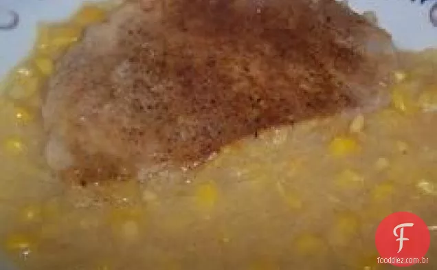 Costeletas de porco com creme de milho