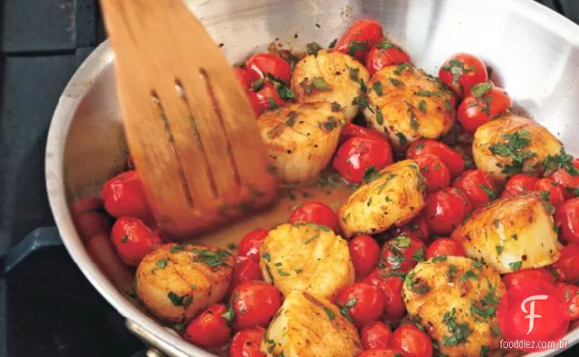 Vieiras Salteadas Com Tomate Cereja, Cebolinha E Salsa