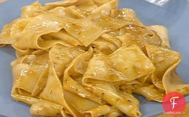 Frango Marvalasala e Pappardelle com Molho de Alecrim