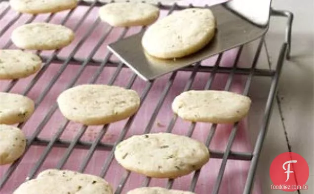Biscoitos amanteigados de limão e alecrim