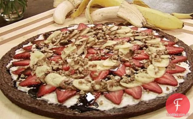 Pizza de brownie com banana dividida