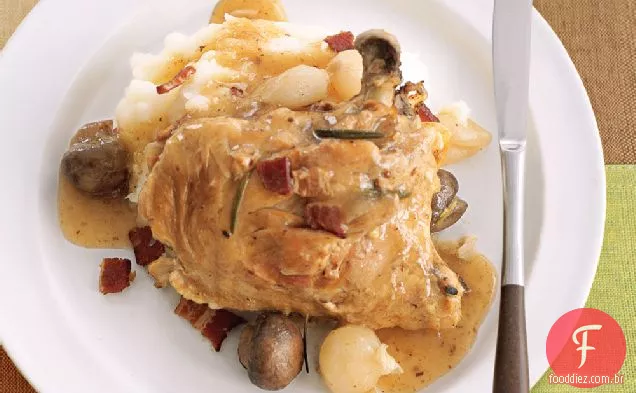 Fogão lento: Frango com Bacon, cogumelos e cebolas