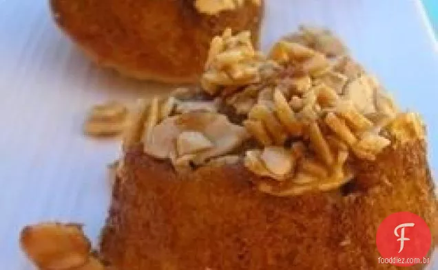 Muffins pegajosos de noz-pecã