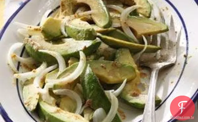 Salada Descomplicada com Abacate e Cebola