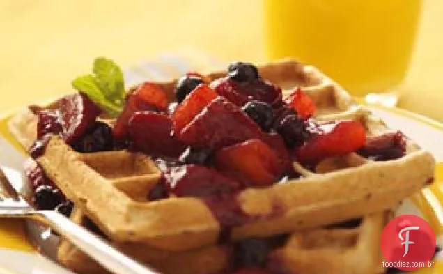 Waffles com Compota de Pêssego e Bagas