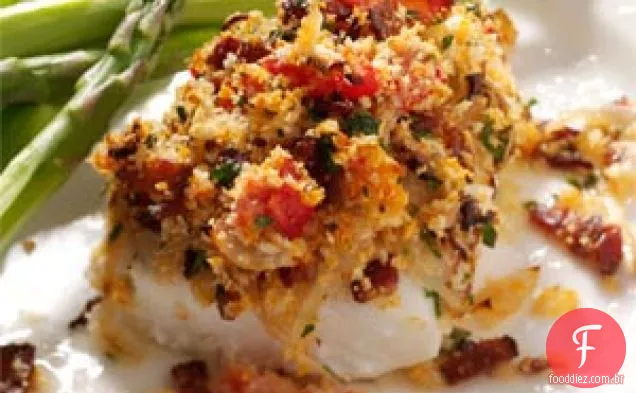 Haddock com cobertura de bacon e tomate